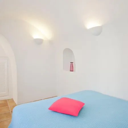 Remezzo Hotel Imerovigli (Santorini)