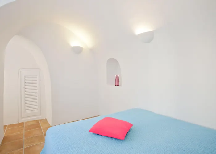 Remezzo Hotel Imerovigli (Santorini)