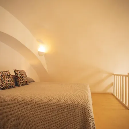Remezzo Hotel Imerovigli (Santorini)