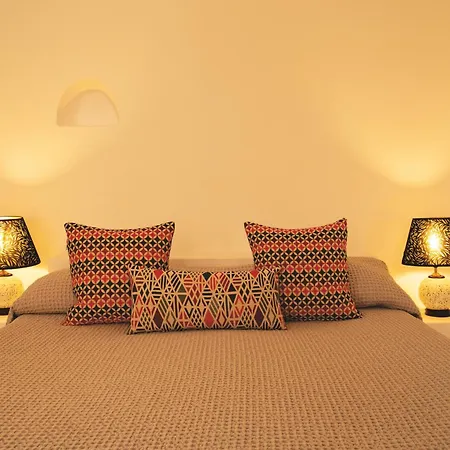 Remezzo Hotel Imerovigli (Santorini)